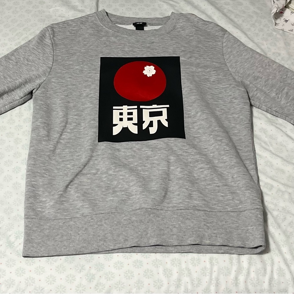 H&M graphic grey crewneck Size S